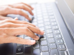 57 proc. Polaków czuje się bezpiecznie w Internecie