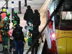 Atak nożownika w pociągu do Londynu. 9 osób rannych