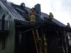 Pożar domu jednorodzinnego w Babach w gminie Moszczenica
