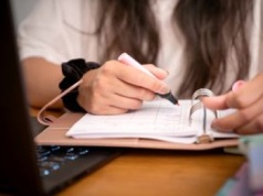 Fala zwolnień w Krakowie. Duża korporacja drugi raz zgłasza grupowe