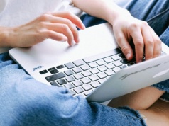 Dlaczego zaklejamy kamerę w laptopie, a w smartfonie nie?