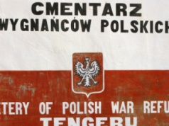 Studenci z Krakowa odnawiają polskie cmentarze w Afryce