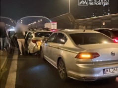 Wypadek na moście Grota-Roweckiego. Jedna osoba trafiła do szpitala