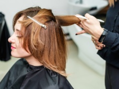 Chcesz zmienić fryzurę na jesień? Postaw na to modne cięcie