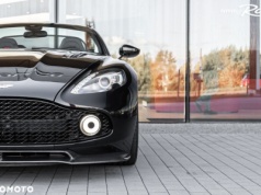 Kryzys w salonach, hossa na rynku nieruchomości. Aston Martin znalazł kurę znoszącą złote jajka