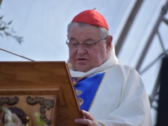 Kard. Duka ponownie w szpitalu, stan poważny