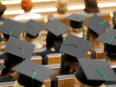 10 najgorszej opłacanych kierunków studiów. Cztery z nich dają do myślenia