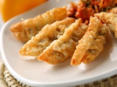 Na Węgrzech tak jedzą ziemniaki. Ten dodatek całkiem zmienia ich smak