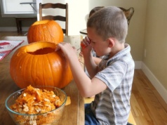 Dzień Dyni, Drzewa i Makaronu... Przedszkole uczy przez zabawę, a rodzice mają dość