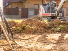 Zatory w urzędach, chaos na rynku. Właściciele próbują jak najszybciej sprzedać działki
