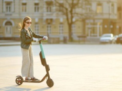 Piłeś i jedziesz hulajnogą? Policja nie ma litości – nawet 500 euro kary!