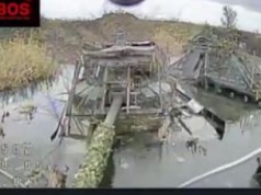 Pokazali nagranie. Rosyjskie pojazdy ugrzęzły w bagnie