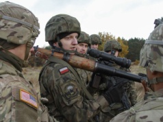 Coraz mniej Polaków popiera obowiązkową służbę wojskową