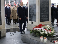 Prezydent, marszałek Senatu, szef MON: polska armia musi być silna, by nie przybywało tablic przy GNŻ +