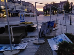 Barbarzyński akt wandalizmu w Rzeszowie. Tuż obok Urzędu Miasta zniszczono wystawę „Monument Konieczny”