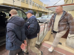 Zatrzymani przez policjantów odpowiedzą za wprowadzanie do obrotu znacznej ilości narkotyków