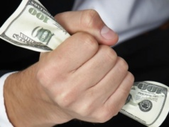 Wystarczyło raz w miesiącu zainwestować 1 złotówkę. Dzisiaj byłbyś milionerem