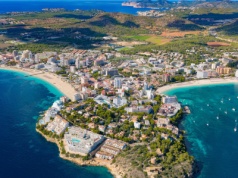 Na dziecko spadł na Majorce znak drogowy. Rodzice chcą 1,1 mln zł odszkodowania