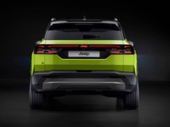 „Amerykański Volkswagen Tiguan” w standardzie z hawajskim kolorem. Oferuje ogromny bagażnik i niższą cenę