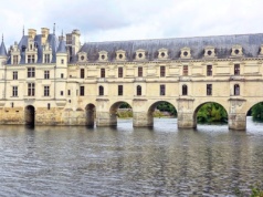 Ten zamek przypomina most. Przez wieki władały nim kobiety