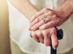 Nielegalny dom pomocy społecznej. Pensjonariusze wywożeni w popłochu