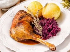 W tym miesiącu popularnością przebije kurczaka i indyka. Wartościowa, pyszna i łatwa do zrobienia