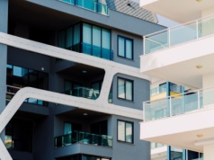 Deweloperzy chwalą się dobrą sprzedażą mieszkań