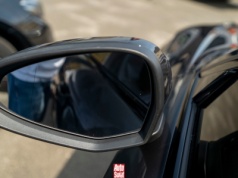 Jak prawidłowo ustawić lusterka w samochodzie? Zasady są proste