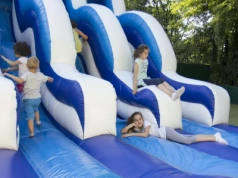 Powietrzna zabawa dla całych rodzin. Festiwal Dmuchańców w Hali Wisły