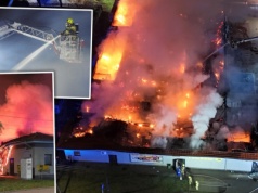 Gigantyczny pożar sklepu Netto. Na miejscu wiele zastępów straży pożarnej. Ludzie słyszeli wybuchy