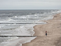 Uwalniają go silne wiatry i sztormy. Zaczyna się sezon nad Bałtykiem