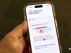 Radni chcą umieszczenia na mapach urządzeń AED. Google ma zastrzeżenia