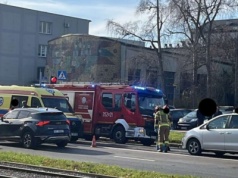 Ciepły listopad, szybka jazda i brak ostrożności. Zderzenie motocykla z samochodem