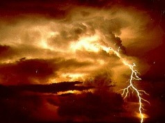 Śmierć od pioruna w historii. Od cesarzy po zwykłych ludzi