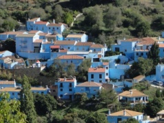 Niebieska wioska zachwyca turystów. Jak powstała wyjątkowa Wioska Smerfów?