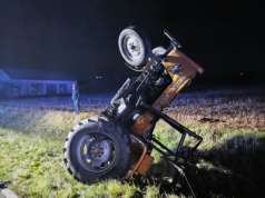 Uderzył w ciągnik rolniczy. Jedna osoba w szpitalu
