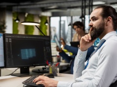 Najpierw zwalniali, teraz zatrudniają ponownie. Tam sztuczna inteligencja się nie sprawdziła