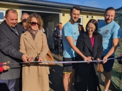 Nowa murawa, LED-y i szatnie. Pierwszy mecz na odnowionym Orliku wygrany przez ZSE po karnych