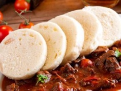 W Pradze spróbowałam tradycyjnych knedli. Zwykłe odeszły w zapomnienie