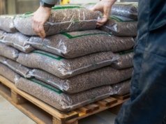 Prosty zamiennik pelletu coraz bardziej popularny. Jest znacznie tańszy