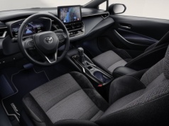 Hybrydowe kombi Toyoty z bagażnikiem 600 l otwiera się na rodziny z budżetem „na chińczyka”. Spalanie nigdzie nie będzie niższe