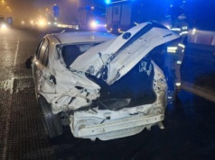 Zderzenie dwóch osobówek na Bawełnianej i rozbita taksówka na S8