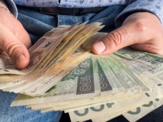 Policzyli, ile naprawdę zarabia przeciętny Polak. Też macie takie pensje?