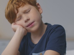 To zdanie z ust nauczyciela powinno zapalić ci wszystkie alarmy. Podcina skrzydła na lata