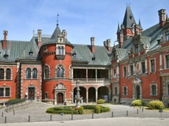 Imponująca rezydencja na Śląsku. Zbudowana w nietypowym kształcie