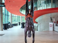 Rzeźby Jerzego „Jotki” Kędziory w Centrum Olimpijskim w Warszawie