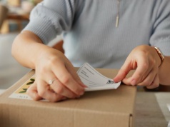 Otwierają wszystkie paczki Shein na lotnisku. Służby robią haul