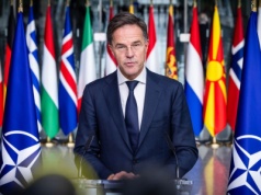 Rutte: NATO musi zainwestować w nowe linie produkcji amunicji