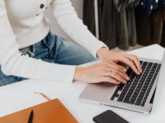 Jak zorganizować domowe biuro? 5 wskazówek do wdrożenia od zaraz