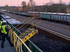 Przemyt papierosów w pociągu z Białorusi. Kartony ukryli w wagonie węgla